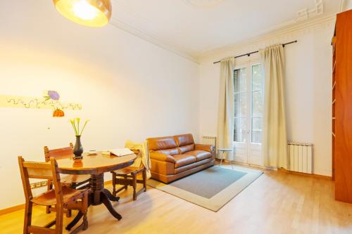 Quiet Vibrant 2 Bedroom In Pedestrian Eixample — 4-Star Luxury Hotel in Barcelona, Spain