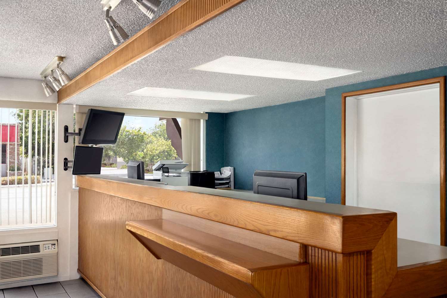 San Diego State University Area Hotel - photo 14