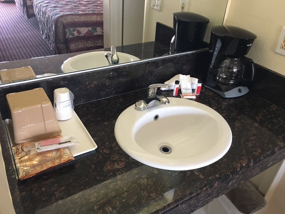 Travelodge by Wyndham Buena Park - photo 17