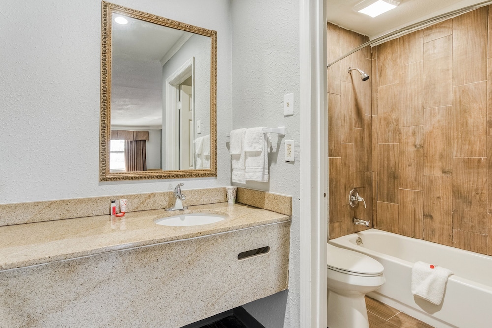 OYO Hotel Pineville LA Hwy 165 - photo 23