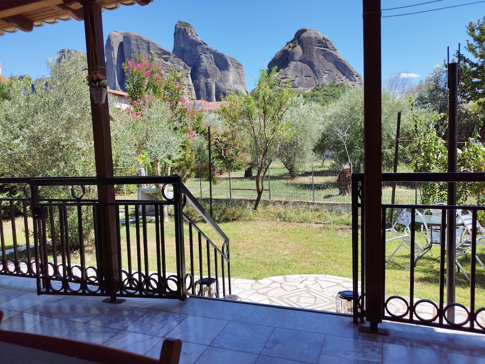 Kastraki House with a view — 4-Star Luxury Hotel in Kalampaka, Greece