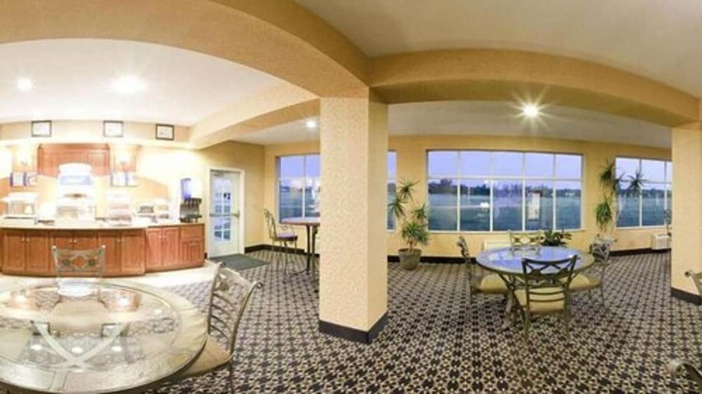 Holiday Inn Express Hotel & Suites Paragould by IHG - photo 27