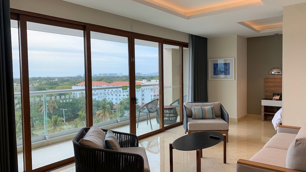 Holiday Inn & Suites Puerto Vallarta Marina & Golf by IHG