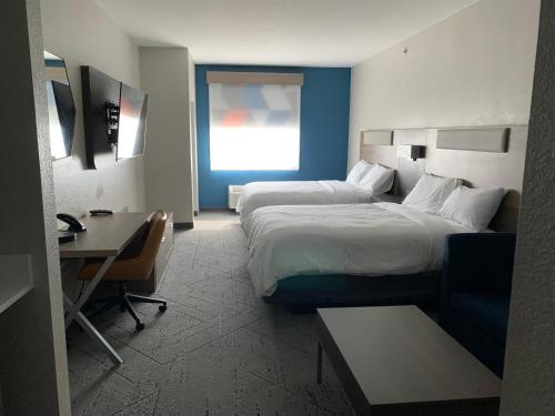 Holiday Inn Express & Suites Bridgeport by IHG - photo 15