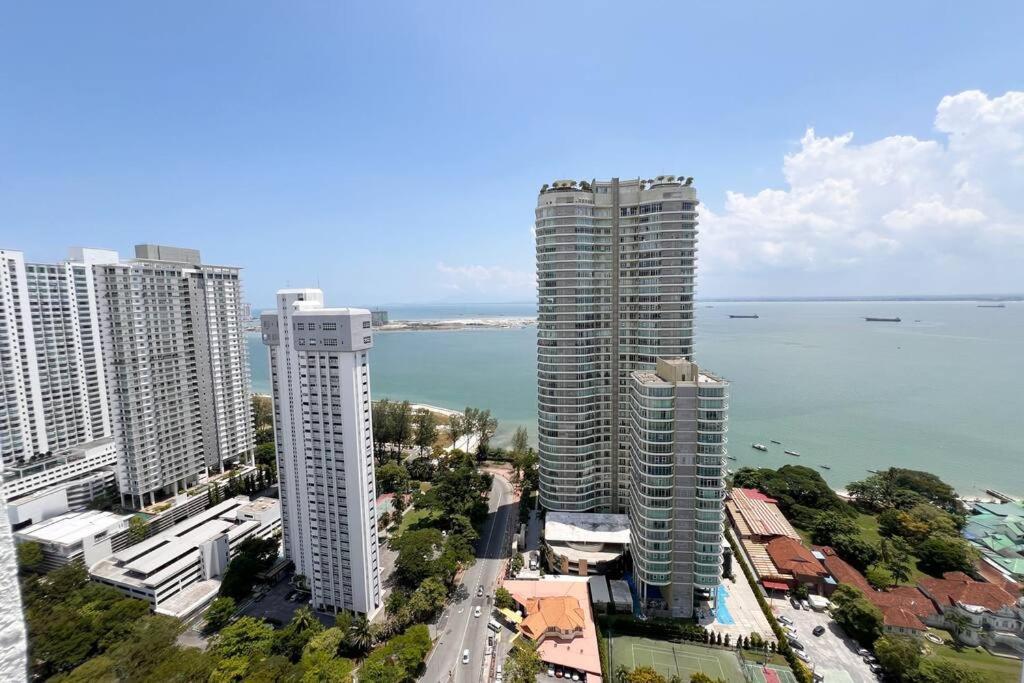 Oceanfront Charm 2BR GurneyDrive#SeaviewGeorgetown — 4-Star Luxury Hotel in George Town, Malaysia