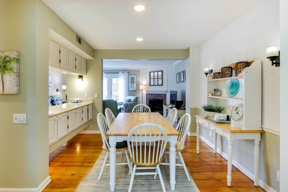 Hilton Head Resort Condo w Pool Access - photo 20