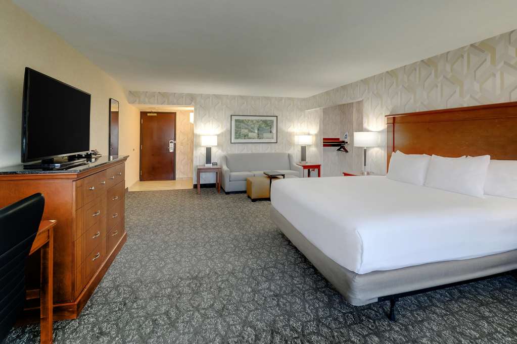 Drury Inn & Suites Charlotte University Place - photo 34