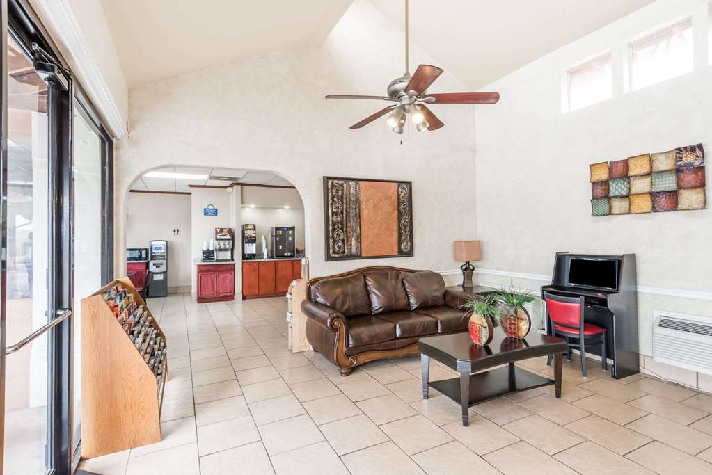 Days Inn by Wyndham San Antonio Splashtown ATT Center - photo 5