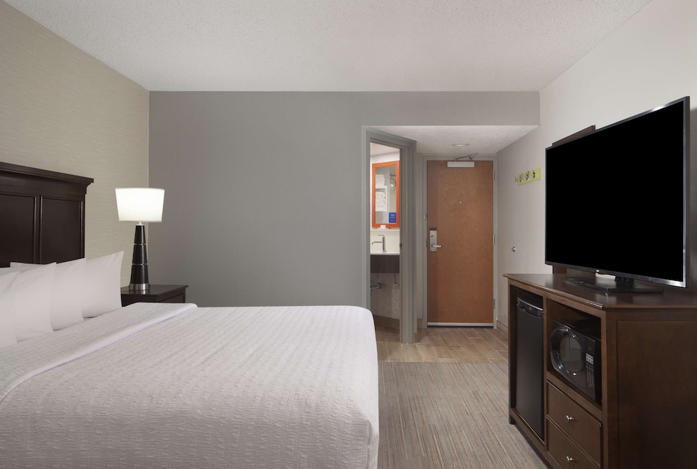 Hampton Inn Evansville - photo 5