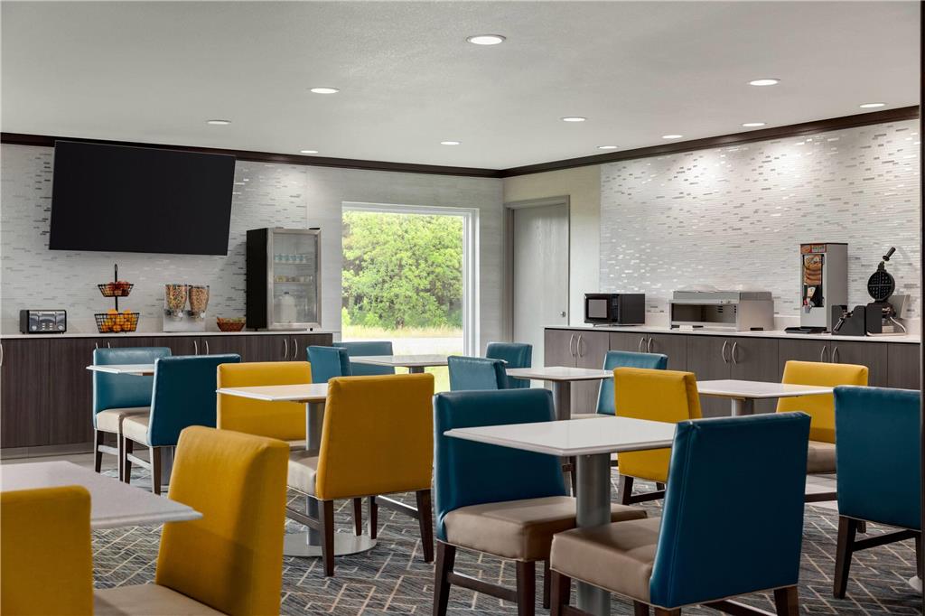 La Quinta Inn & Suites by Wyndham Peru Starved Rock St Park - photo 25