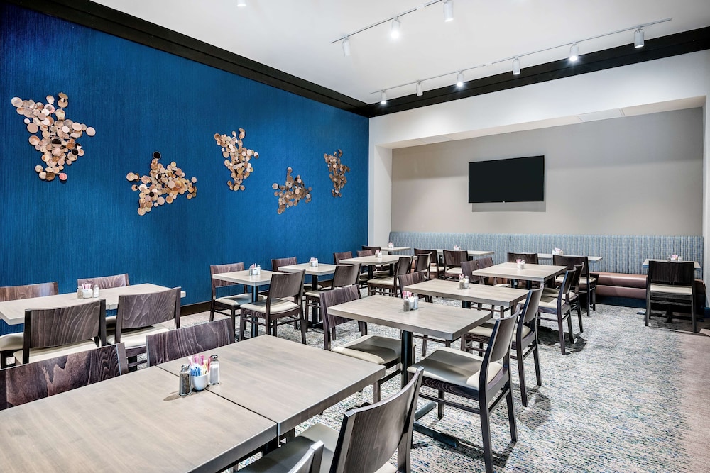 Embassy Suites by Hilton College Station TX - photo 21