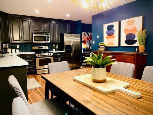 Remodeled Excellent Neighborhood — Roseville — photo 2