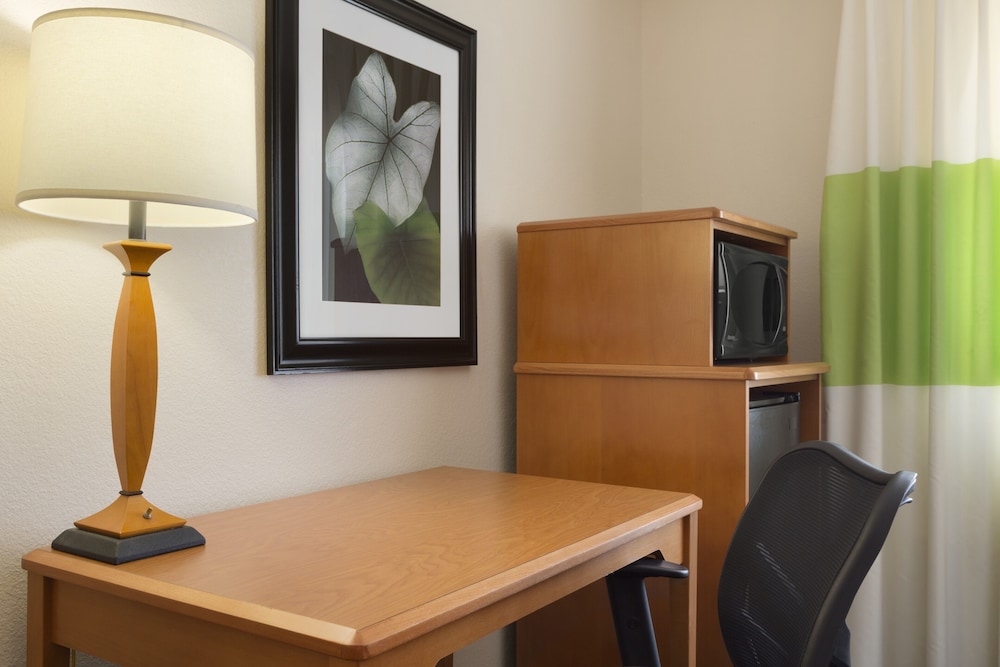 Fairfield Inn & Suites Fort Worth University Drive - photo 11