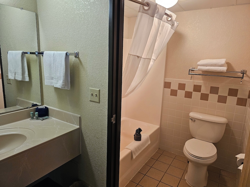 Fossil Creek Hotel And Suites - photo 16