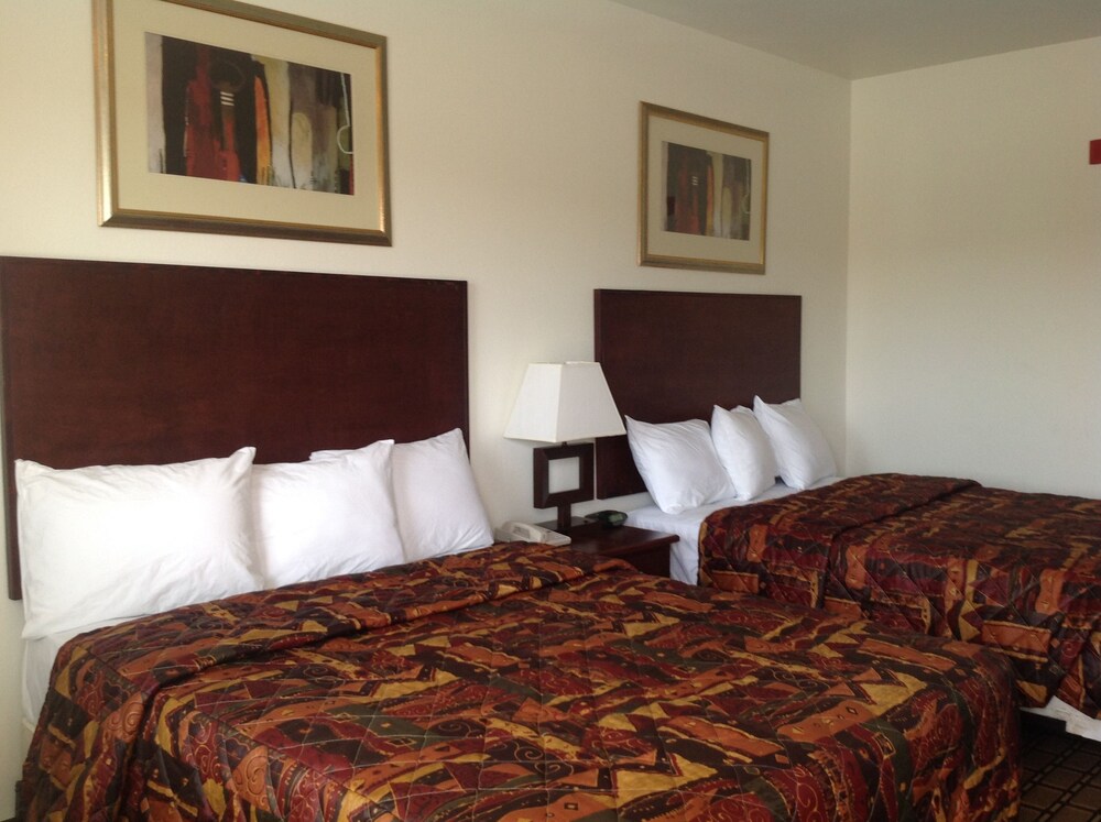 America Inn & Suites - photo 7