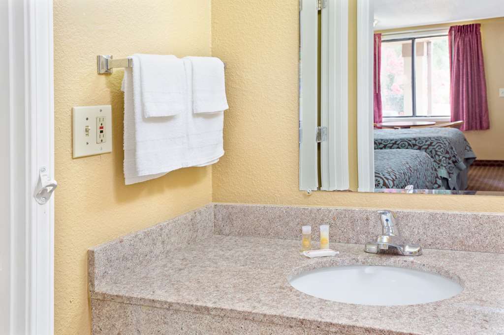 Days Inn by Wyndham Lawrenceville - photo 12