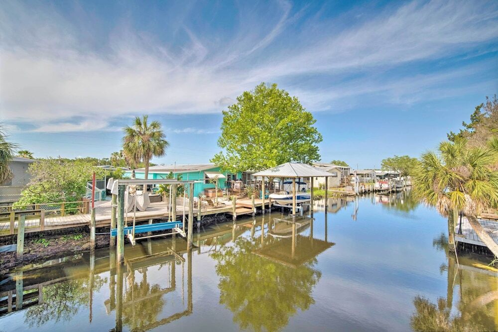 Remodeled Retreat on Homosassa River Canal — hotel in Homosassa