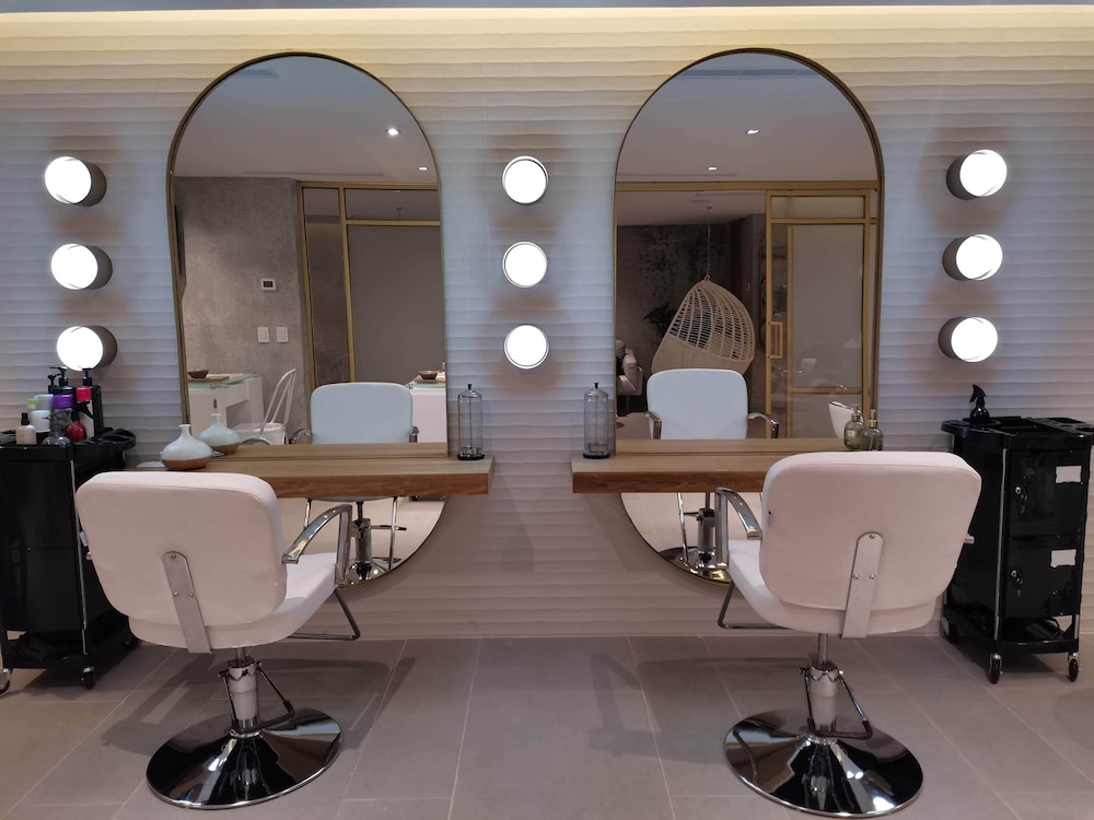 Nail salon