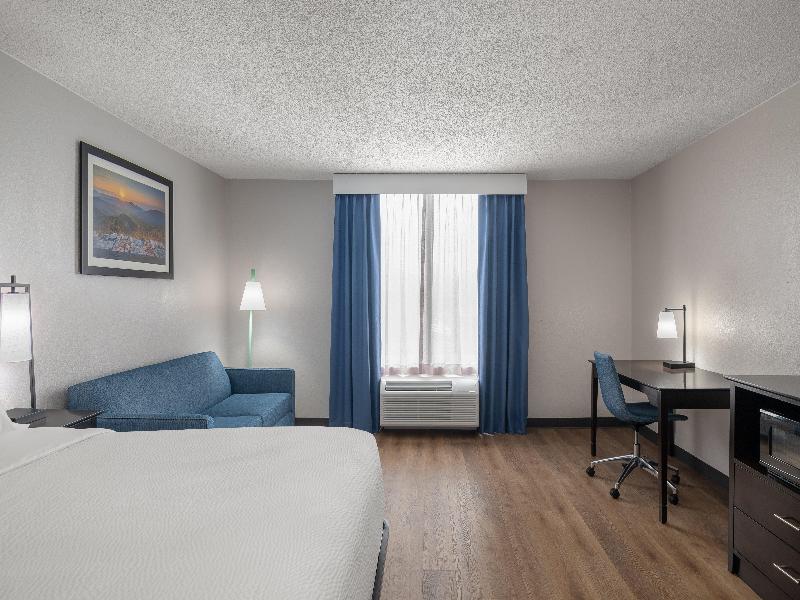 Garner Hotel Wytheville East by IHG - photo 40