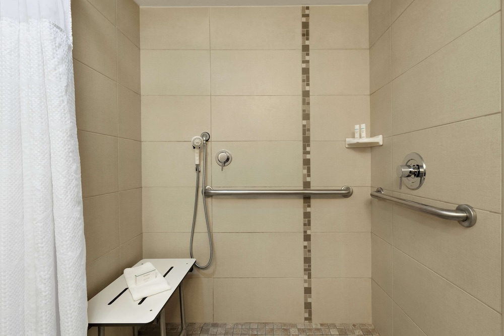 Embassy Suites by Hilton Arcadia Pasadena Area - photo 19