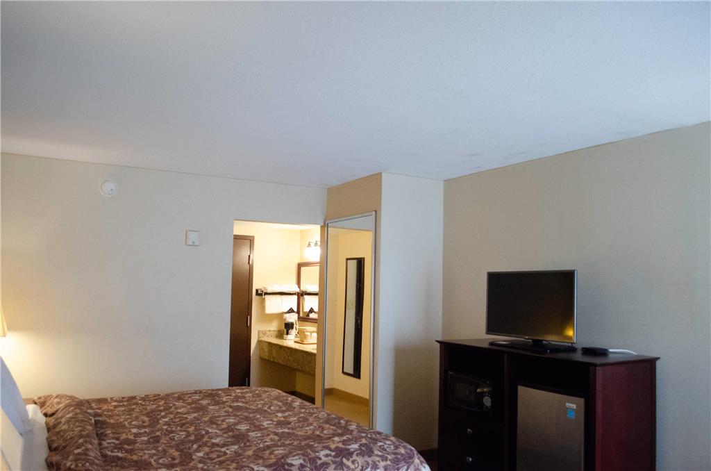 Rodeway Inn & Suites East Windsor - photo 16