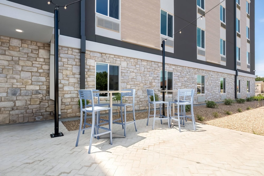 Everhome Suites Amarillo West Medical Center - photo 33
