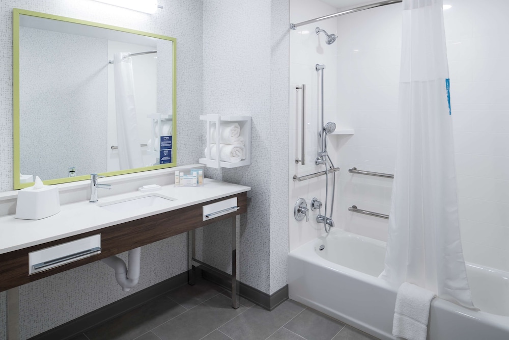 Hampton Inn & Suites Cape Canaveral Cruise Port - photo 28