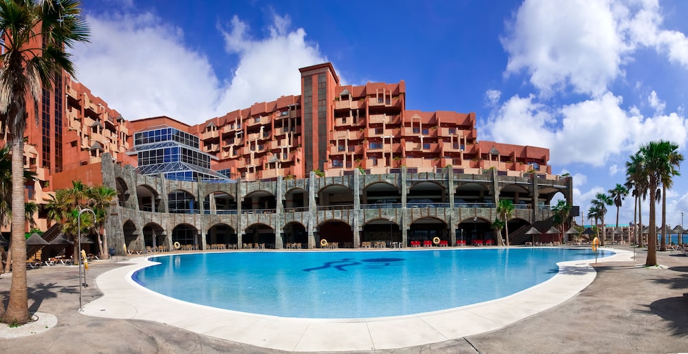 Holiday World Premium Hotel