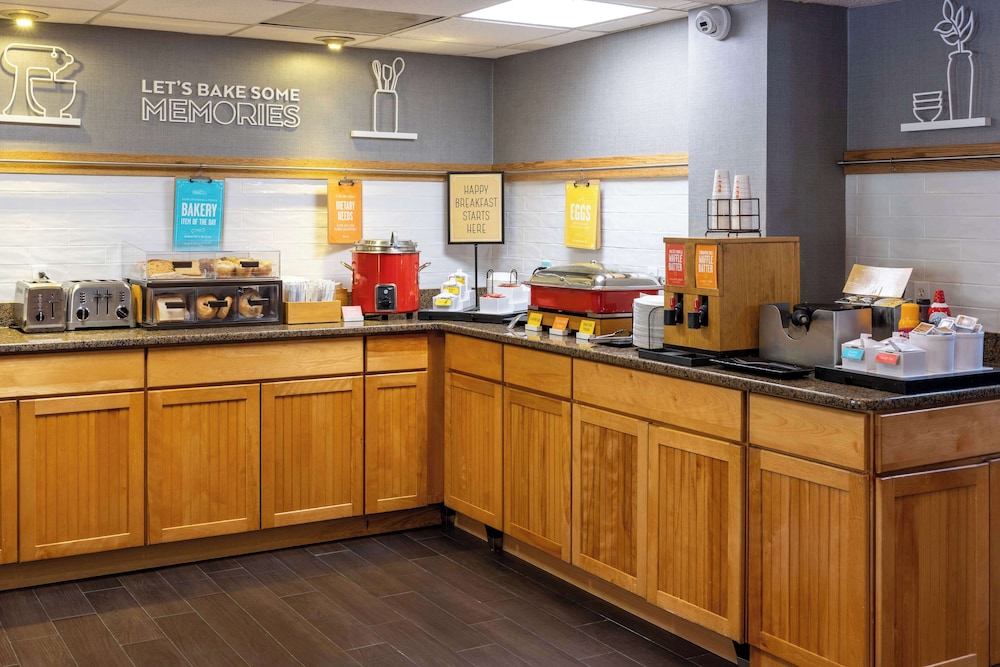 Hampton Inn by Hilton Chester South - photo 13