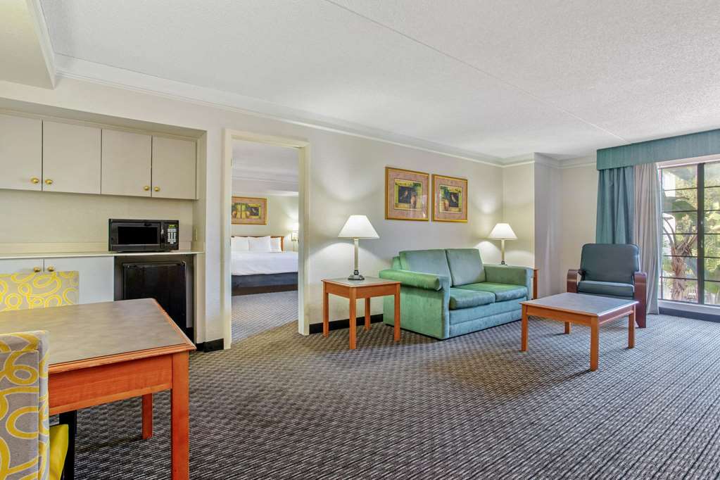 La Quinta Inn Tampa Bay Pinellas Park Clearwater - photo 36
