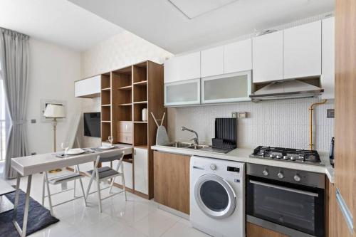 Modern Studio Close To Metro — 4-Star Luxury Hotel in Dubai, United Arab Emirates