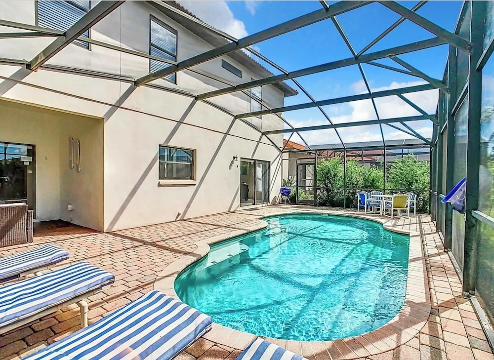 Coco Villa Stay for 10 w Resort style Amenities in Clermont, United States