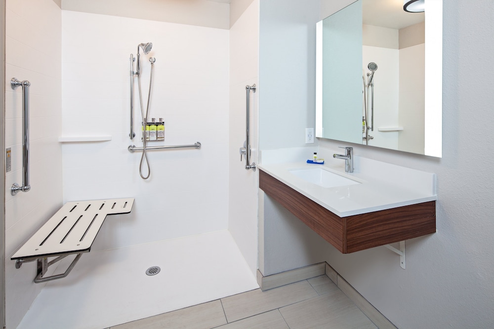 Holiday Inn Express & Suites Clovis Fresno Area by IHG - photo 13