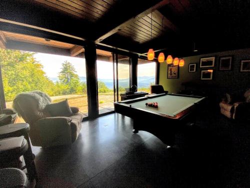 RL Breathtaking views and grand unique style private mountain retreat 4WD recommended — 4-Star Luxury Hotel in Whitefield, United States