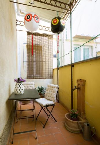 Apartments Florence Ghibellina Balcony — 4-Star Luxury Hotel in Florence, Italy