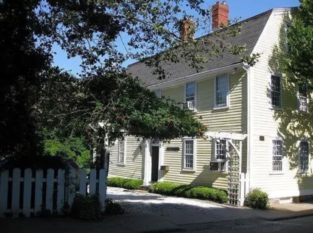 Admiral Farragut Inn in Newport, United States