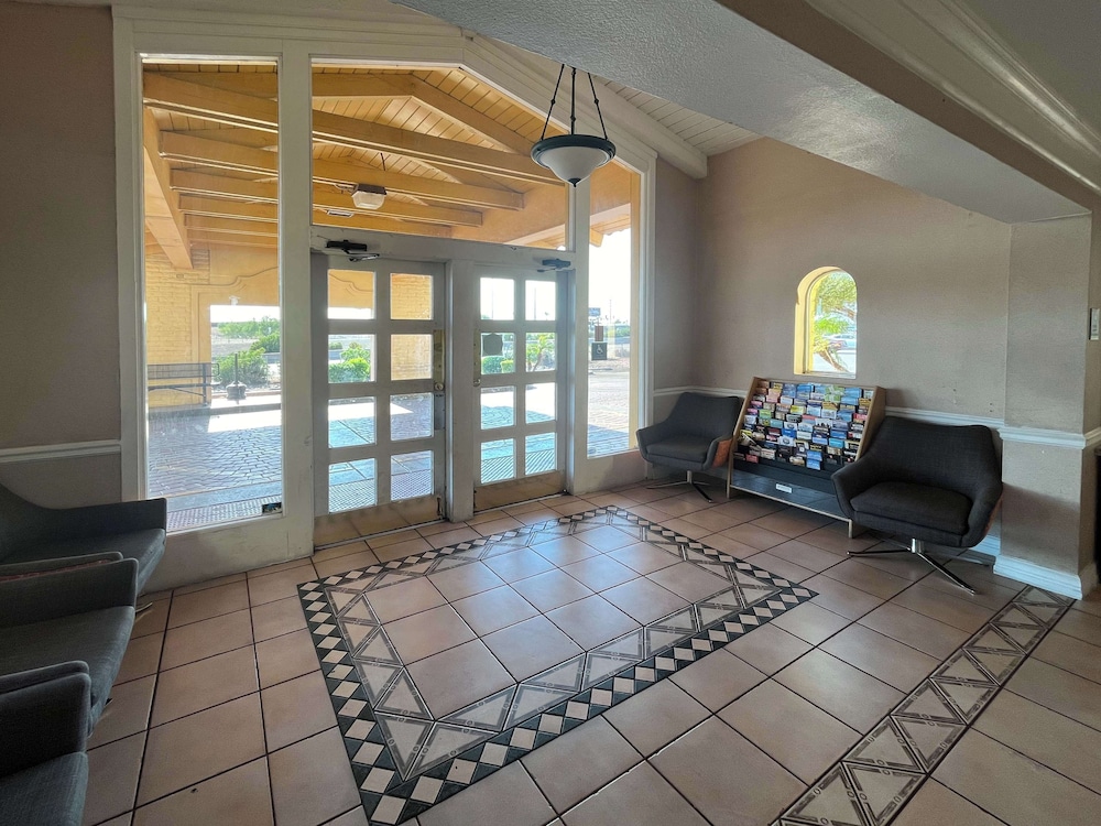 Studio 6 Phoenix AZ Midtown - photo 2