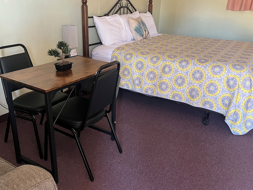 Midtown Inn & Suites - photo 20