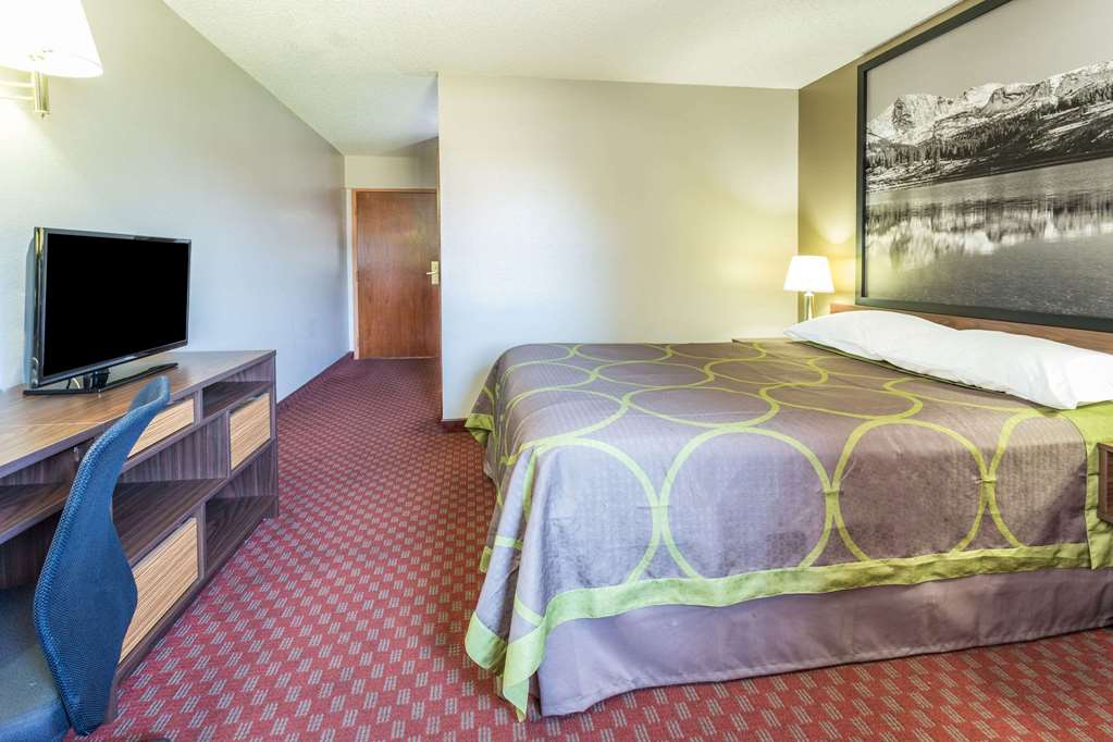 Super 8 by Wyndham Longmont Del Camino - photo 6