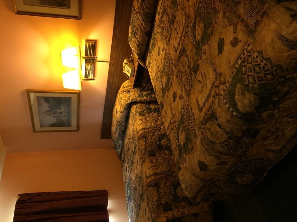 Best Budget Inn - photo 9