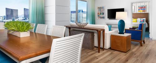 Wyndham Margaritaville Desert Blue 2BR Apartment with Resort Access