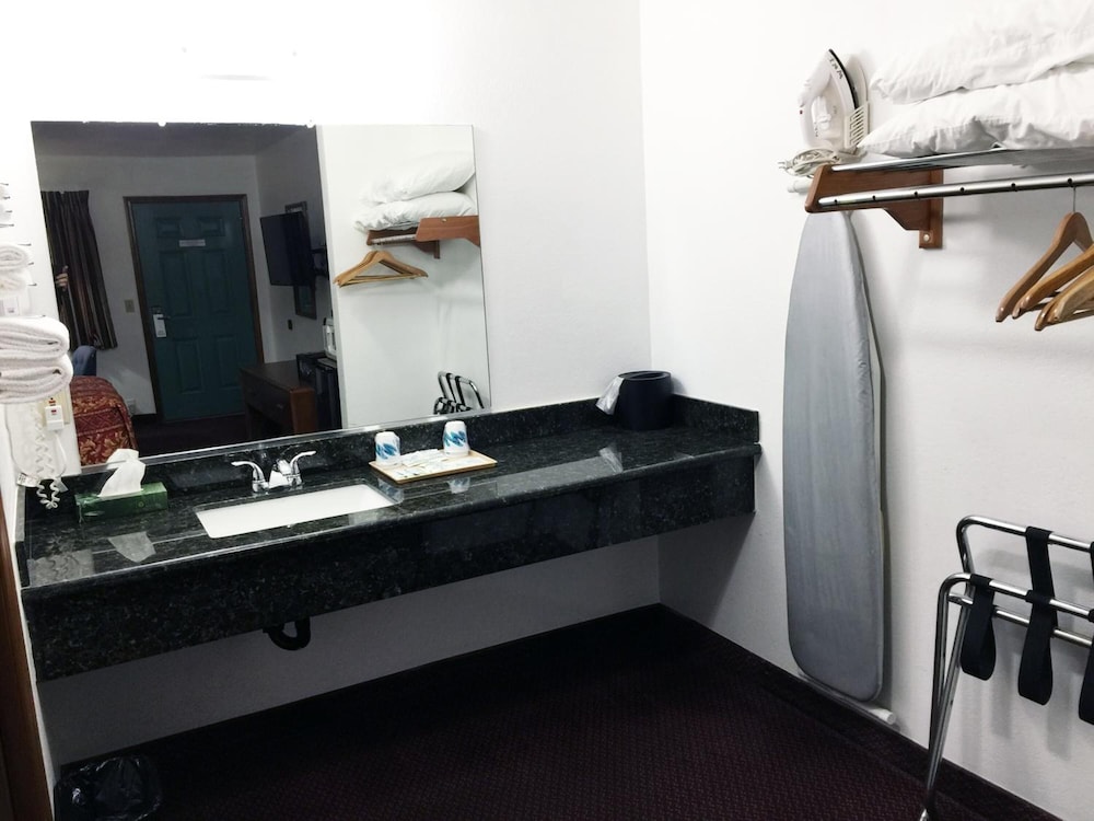 Westward Inn - photo 31