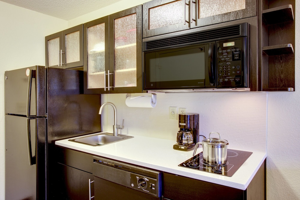 Candlewood Suites Raleigh Crabtree by IHG - photo 6