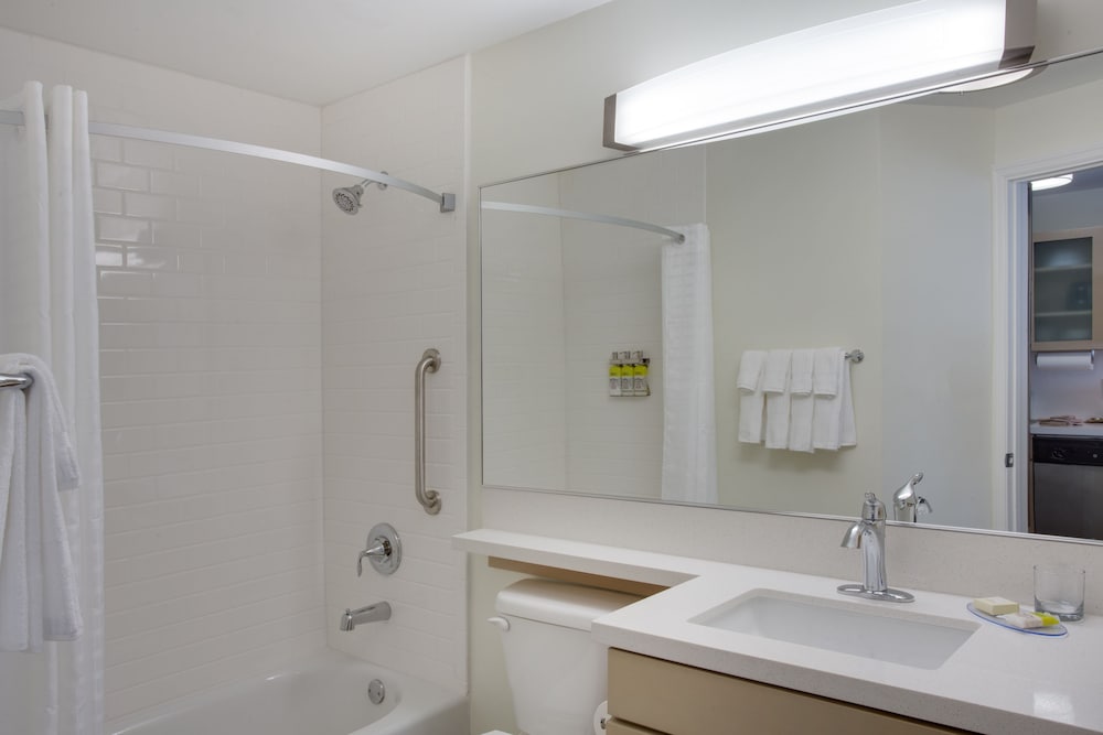 Candlewood Suites Miami Intl Airport 36th St by IHG - photo 25