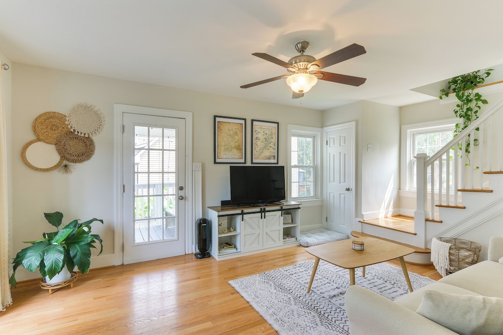 Chic Front Royal Retreat Near Shenandoah River in Front Royal, United States