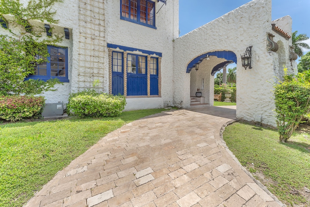 Young Mansion - photo 136