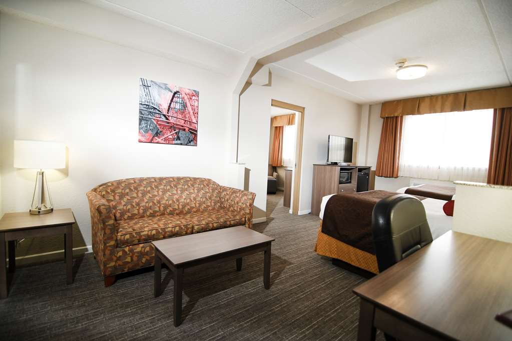 Best Western Plus Sandusky Hotel & Suites - photo 18