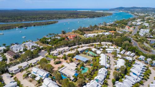 Sun Drenched Unit in Noosaville — 4-Star Luxury Hotel in Noosaville, Australia