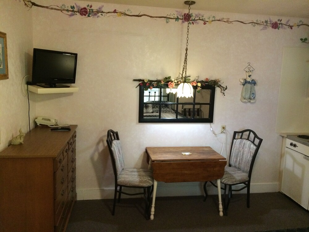 The Landmark Inn - photo 13