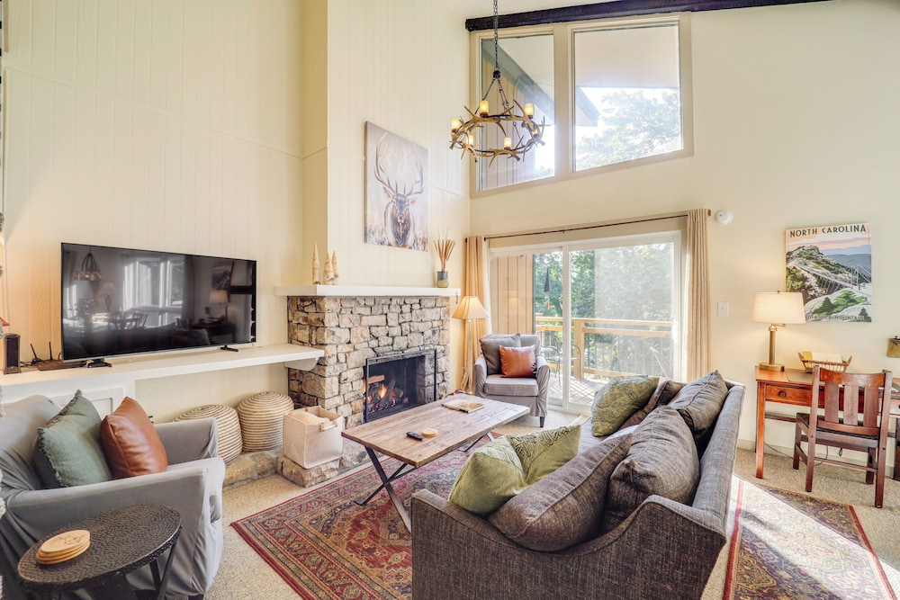 Slope side Sugar Mountain Retreat 1 2 Mi to Resort in Banner Elk, United States